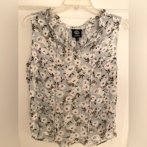 Women’s medium mint green floral sleeveless top